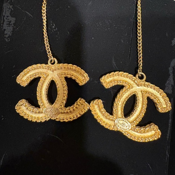 CHANEL Drop Earrings - Picture 5 of 7